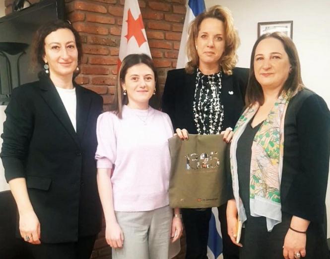 ქალთა საინფორმაციო ცენტრის წევრები ისრაელის ელჩს, ჰადას მეიცადს შეხვდნენ